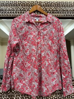 Old Navy Red Floral Button-Up Shirt for Women